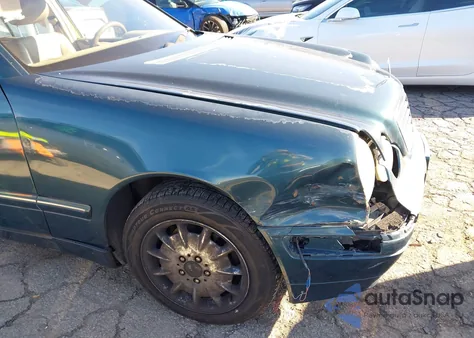 2001 Mercedes-Benz E 320 z USA, uszkodzony, nr VIN WDBJF65J61B226071